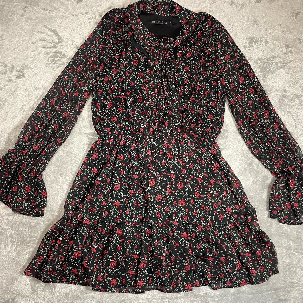 ZARA Black Floral Mini Dress Size‎ Small